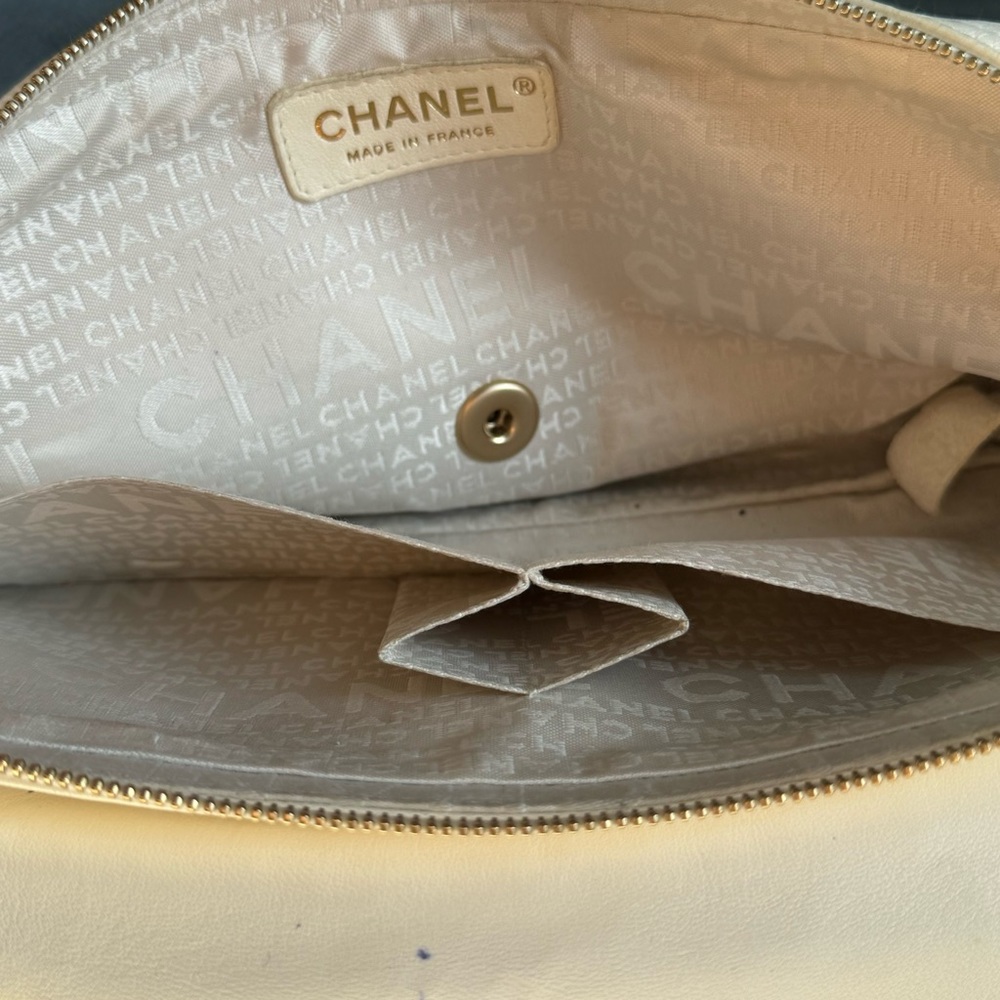 Chanel Lambskin Quilted Flower Patch Single Flap in Cream - Picture 7 of 10